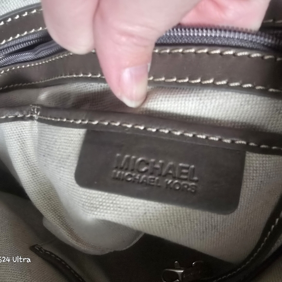 Michael Kors Leather Shoulder Bag Top Handle EUC w/ Bag Charm - Picture 11 of 16